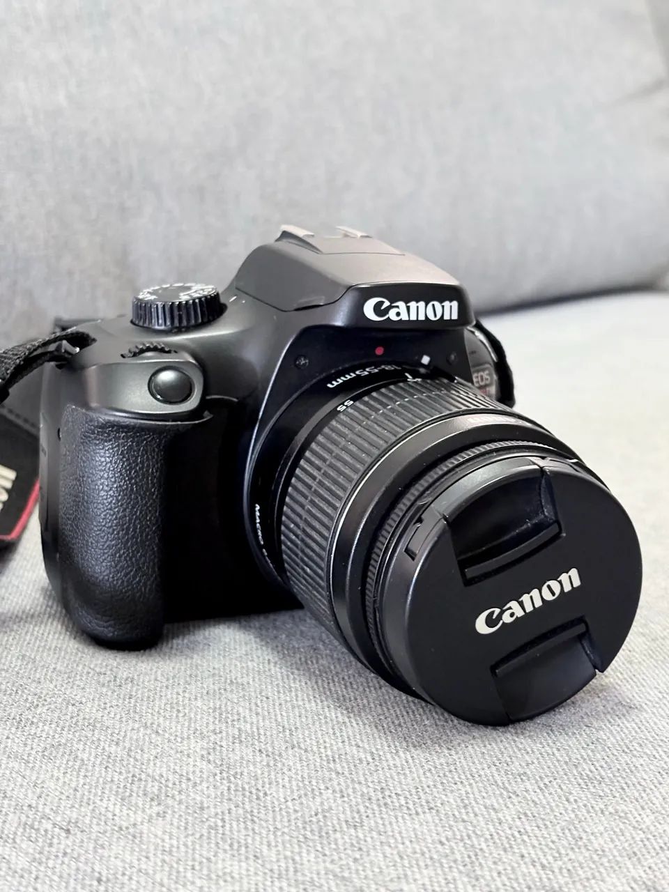 Canon Eos Rebel T100 + Lente 18-55mm 