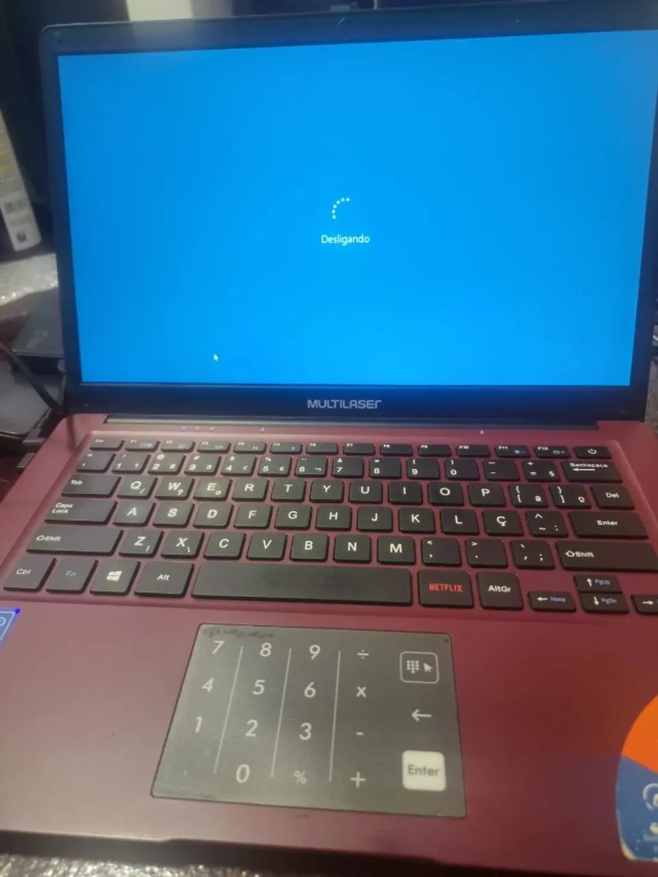 Notebook Multilaser de 2gb de memoria ram e 32gb ssd funcionando perfeitamente