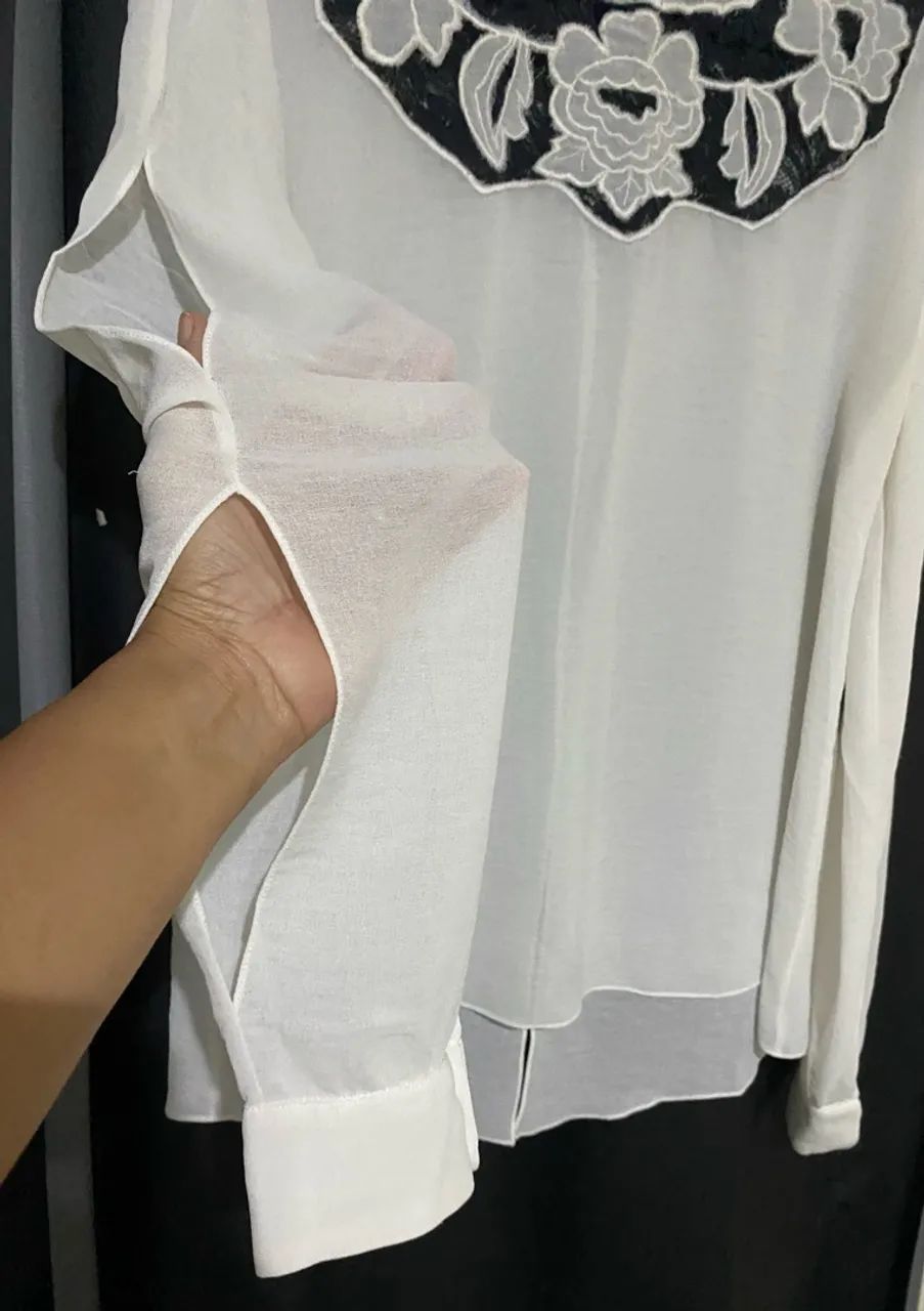 Blusa branca com renda e bordado  - Foto 4