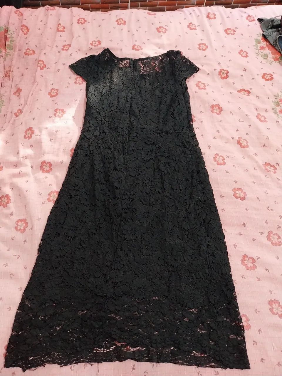 Vestido tubinho de renda - Foto 4