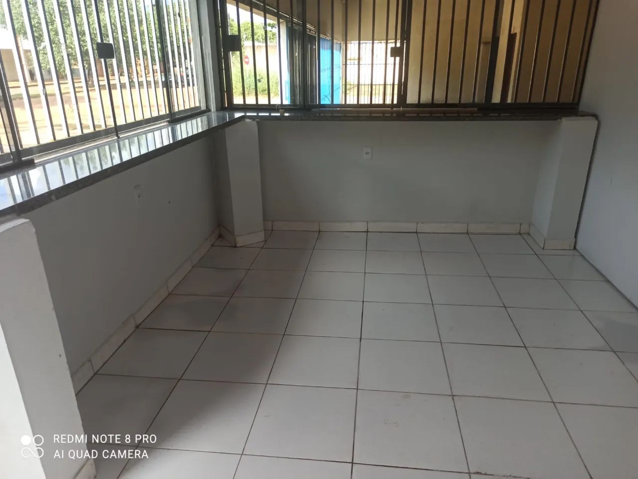 VENDE-SE GALPÃO COM ESCRITÓRIO GRANDE - 2 BANHEIROS - Foto 4