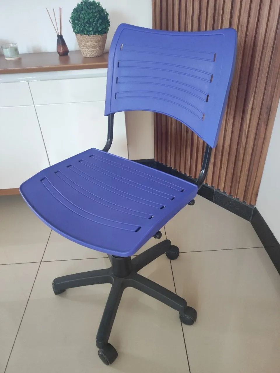 Cadeira de Escritório Plus Giratória Azul  - Foto 3