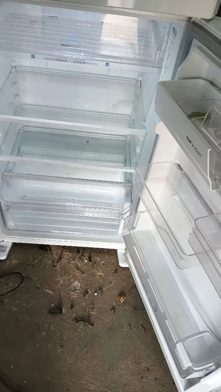 Vendo geladeira funcionando perfeitamente  - Foto 2