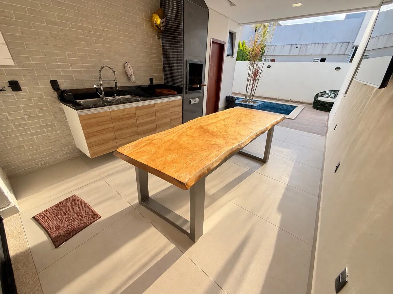 Mesa em madeira Com a base em alumínio  - 6 Meses de Uso - Foto 3