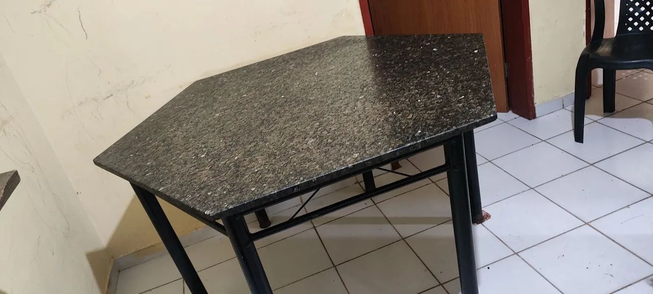 Mesa Tampo de Granito Octogonal  Cabe 6 Cadeiras! - Foto 2