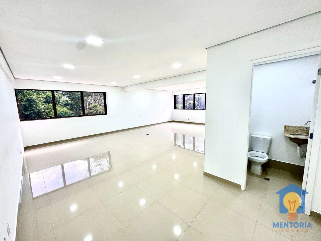 OPORTUNIDADE: AMPLA SALA COMERCIAL  DUAS EM UMA! - Foto 3