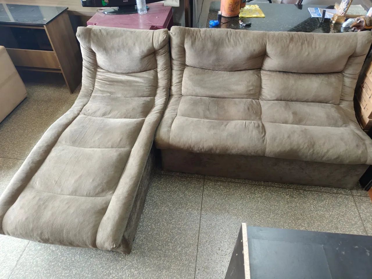 Sofá com chaise 2.15cm x 1.60cm conservado ((ENTREGO GRATIS)) - Foto 4