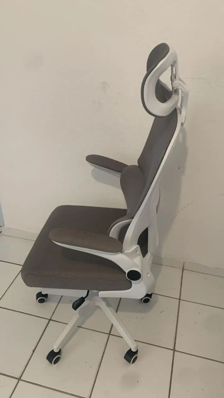 Cadeira ergonomica com encosto de cabeça e tecido anti transpiração  - Foto 3