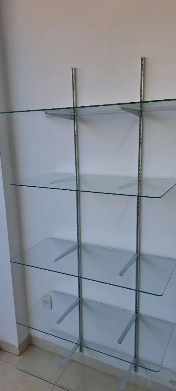 EXPOSITOR PARA LOJA PRATILHEIRA VIDRO E ALUMÍNIO 