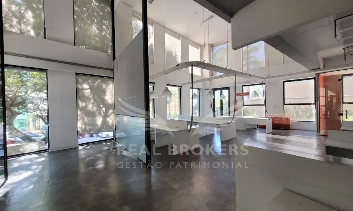 Sala Comercial Mobiliada para Locação 750m² de Área Útil, copa e 6 Vagas de Garagem em Alp