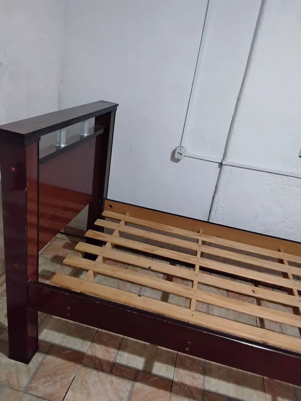 Cama de solteiro sólida e bem conservada - Foto 3
