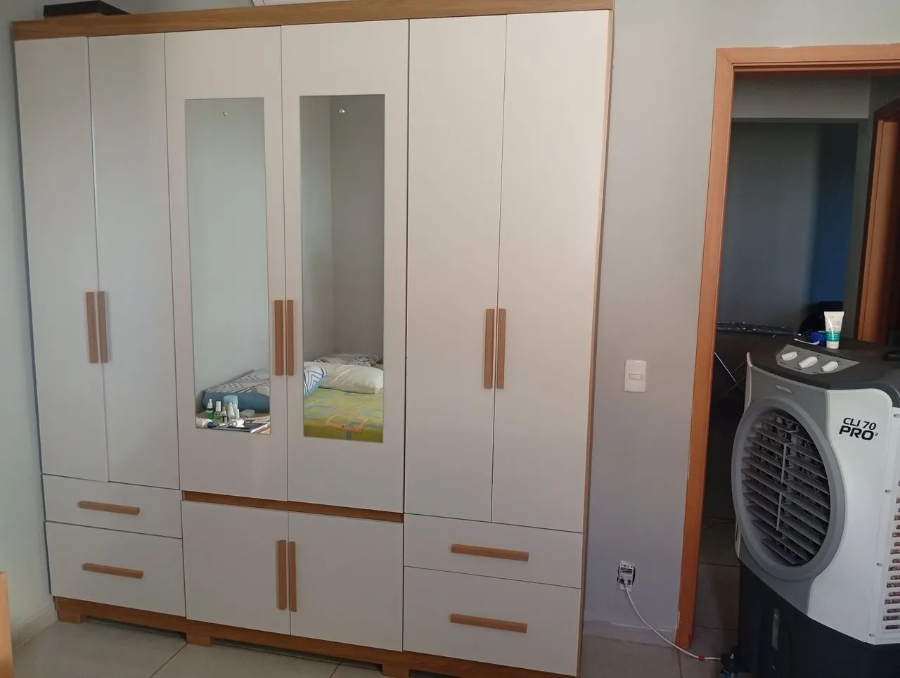 Guarda roupas casal com 6 portas