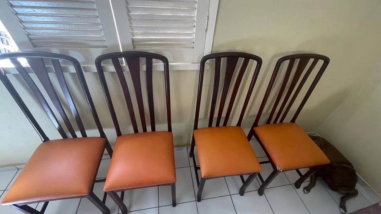 Mesa de jantar mais 8 cadeiras! - Foto 4