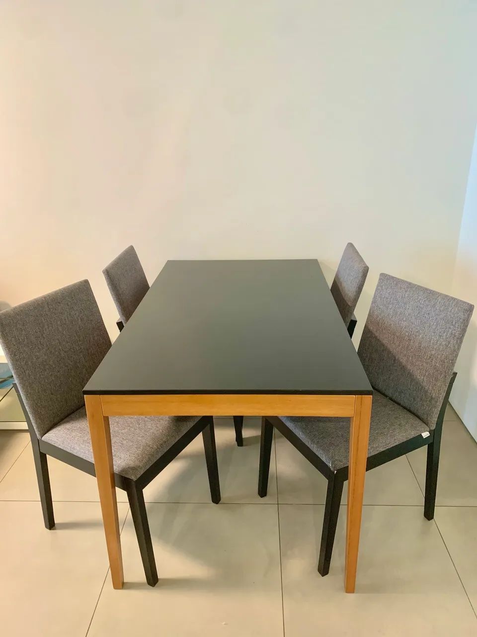 Conjunto Mesa Noah + 4 cadeiras  Frame Tok & Stok - Foto 2