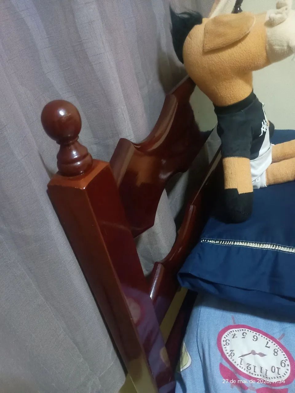 Cama madeira maciça solteiro novissima com colchao - Foto 3