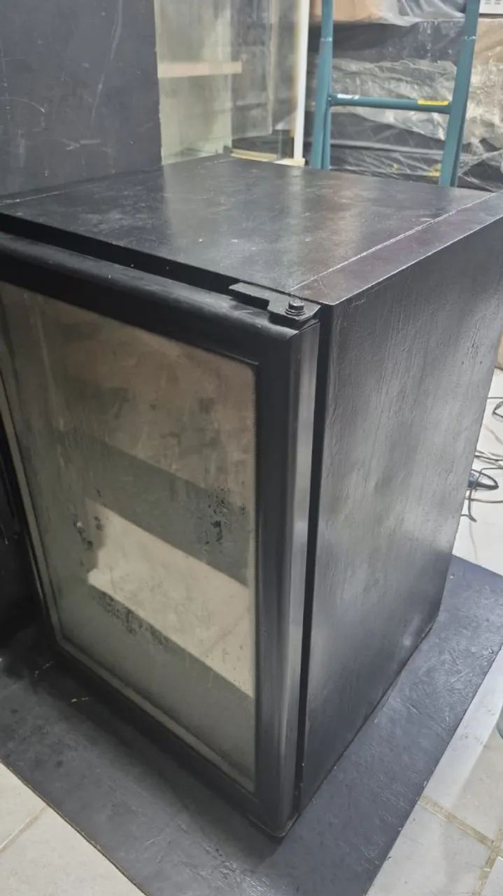Expositora pequena para bebidas metal frio 220v perfeito 