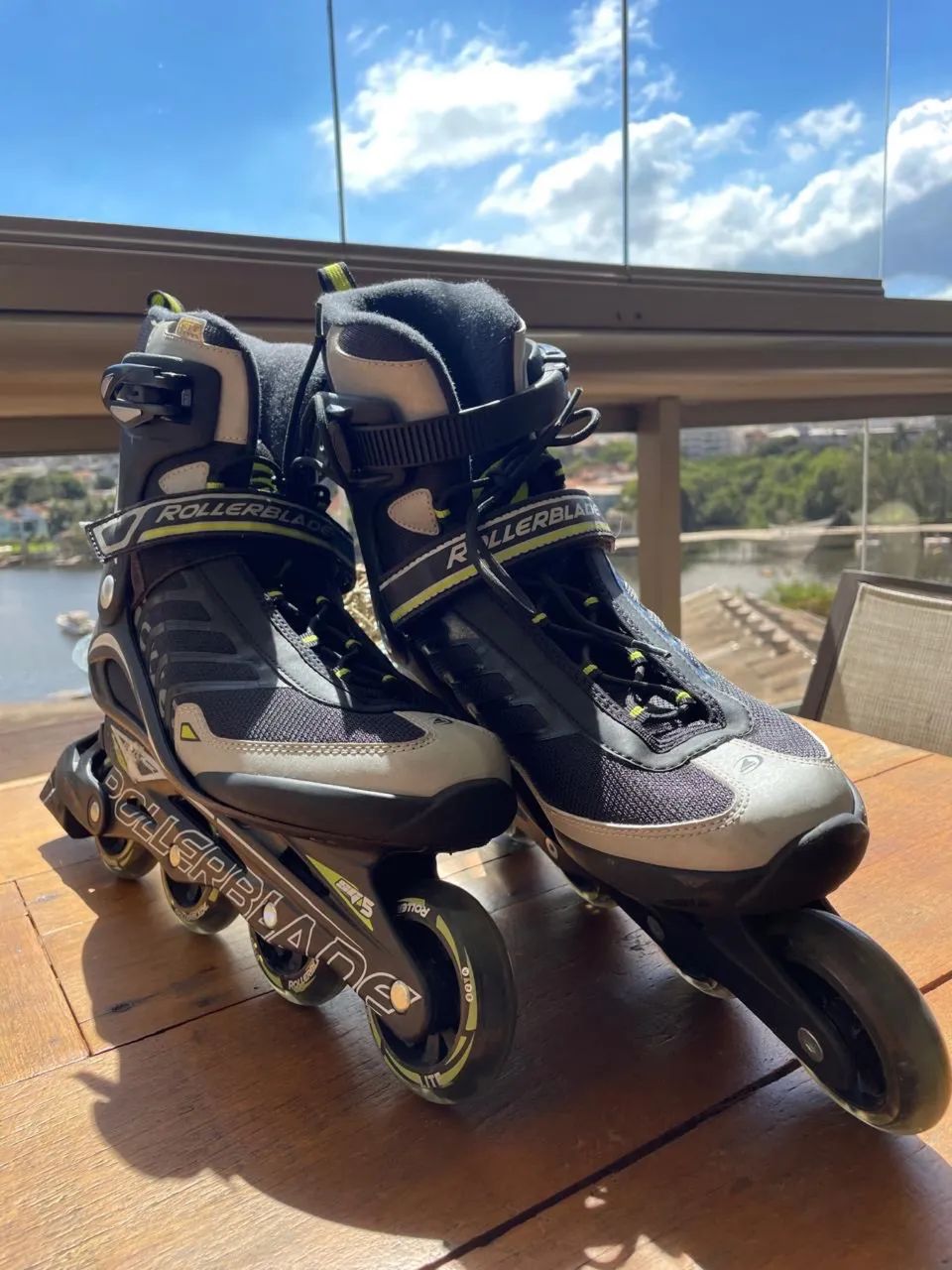 Patins Rollerblade inline em estado de zero