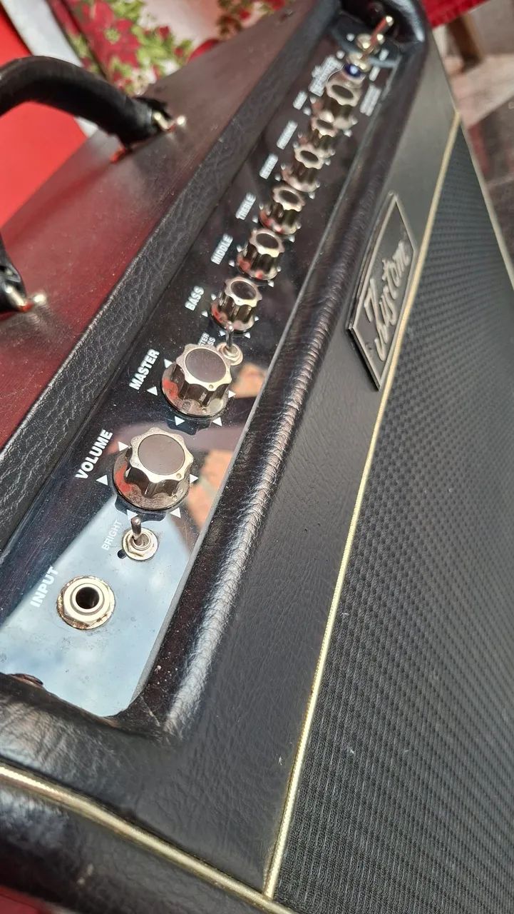 Amp Kustom Defender  - Foto 3
