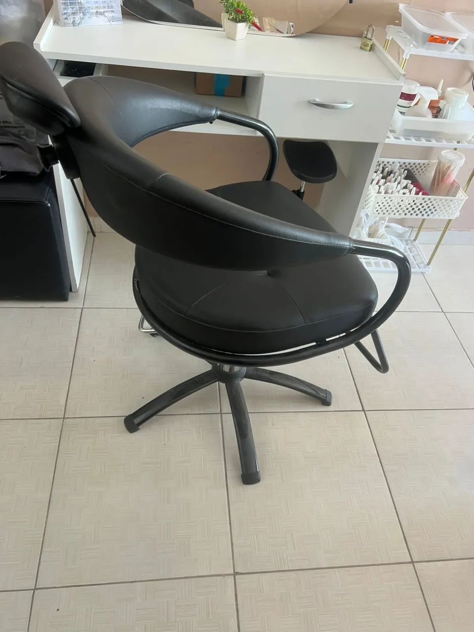 Cadeira para salão de beleza. - Foto 2