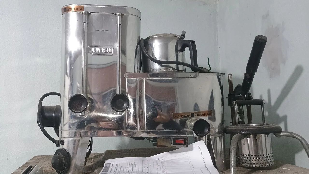 Vendo cafeteira antiga funcionando  - Foto 2