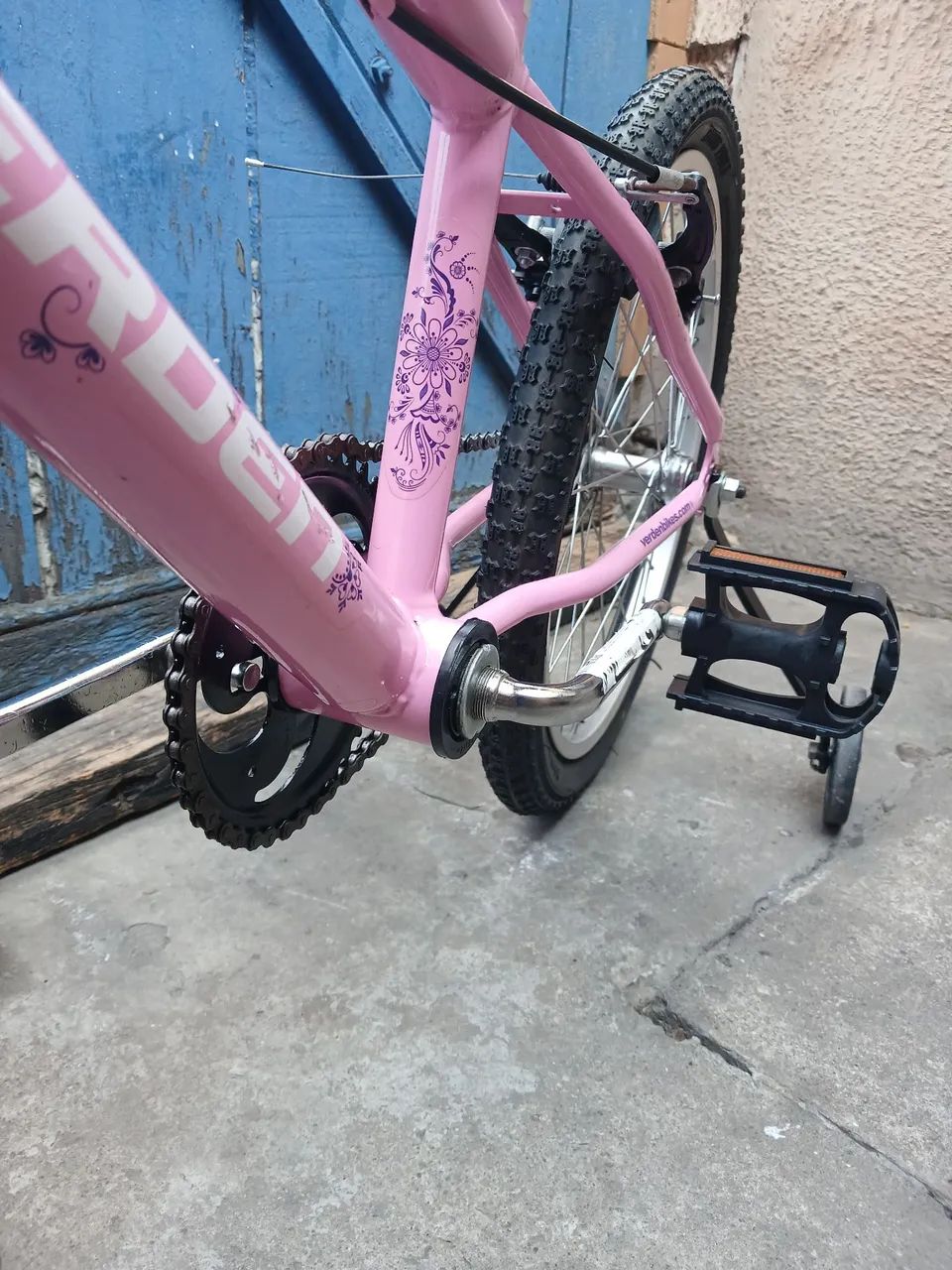 Bicicleta infantil semi-nova. Usada 2 vezes - Foto 3