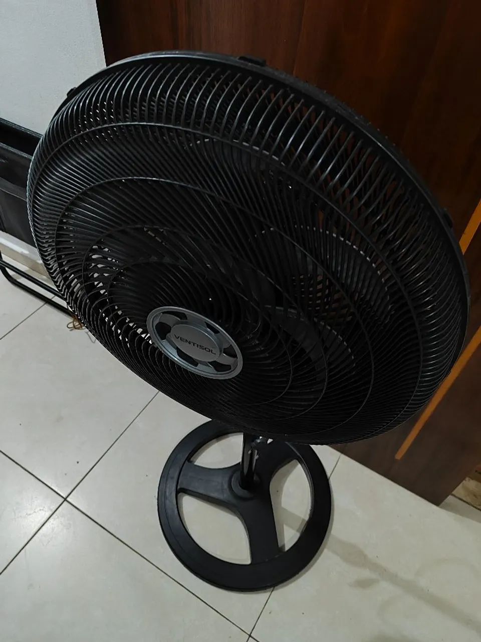 VENTILADOR VENTISOL COLUNA TURBO 6P 50CM PRETO 220V. - Foto 2