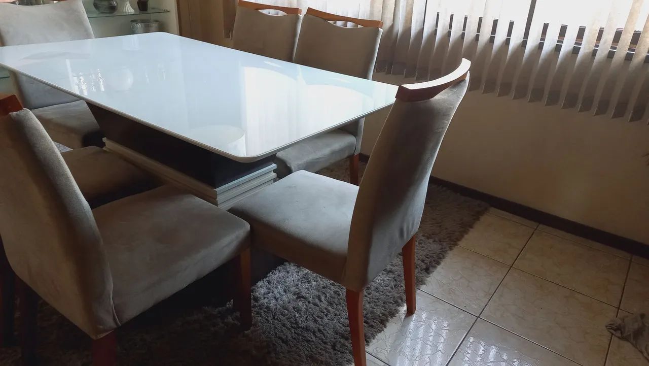 Mesa de jantar semi-nova cadeiras madeira maciça  - Foto 4
