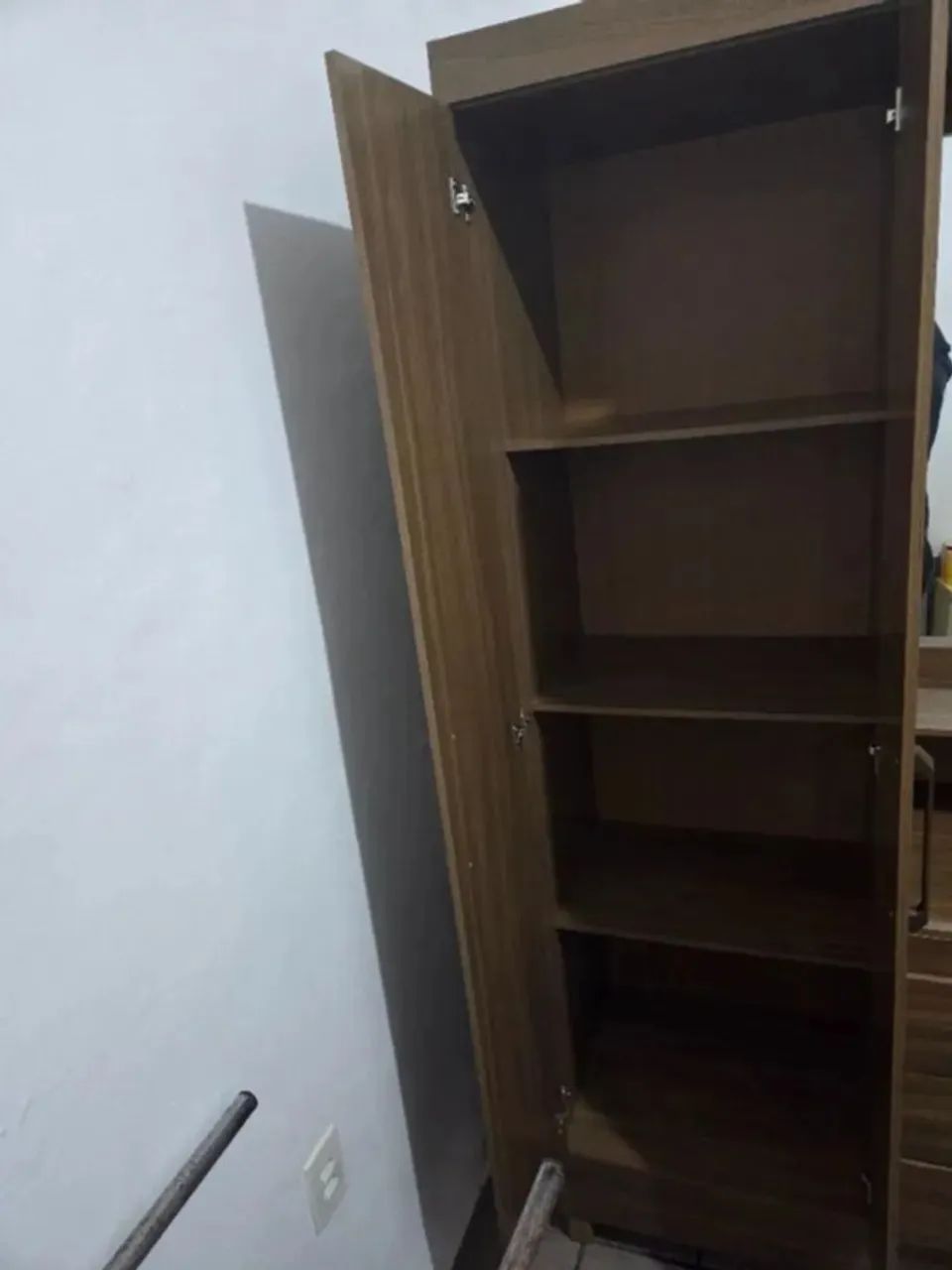 Guarda Roupa 4 Portas 3 Gavetas e Espelho - Foto 2