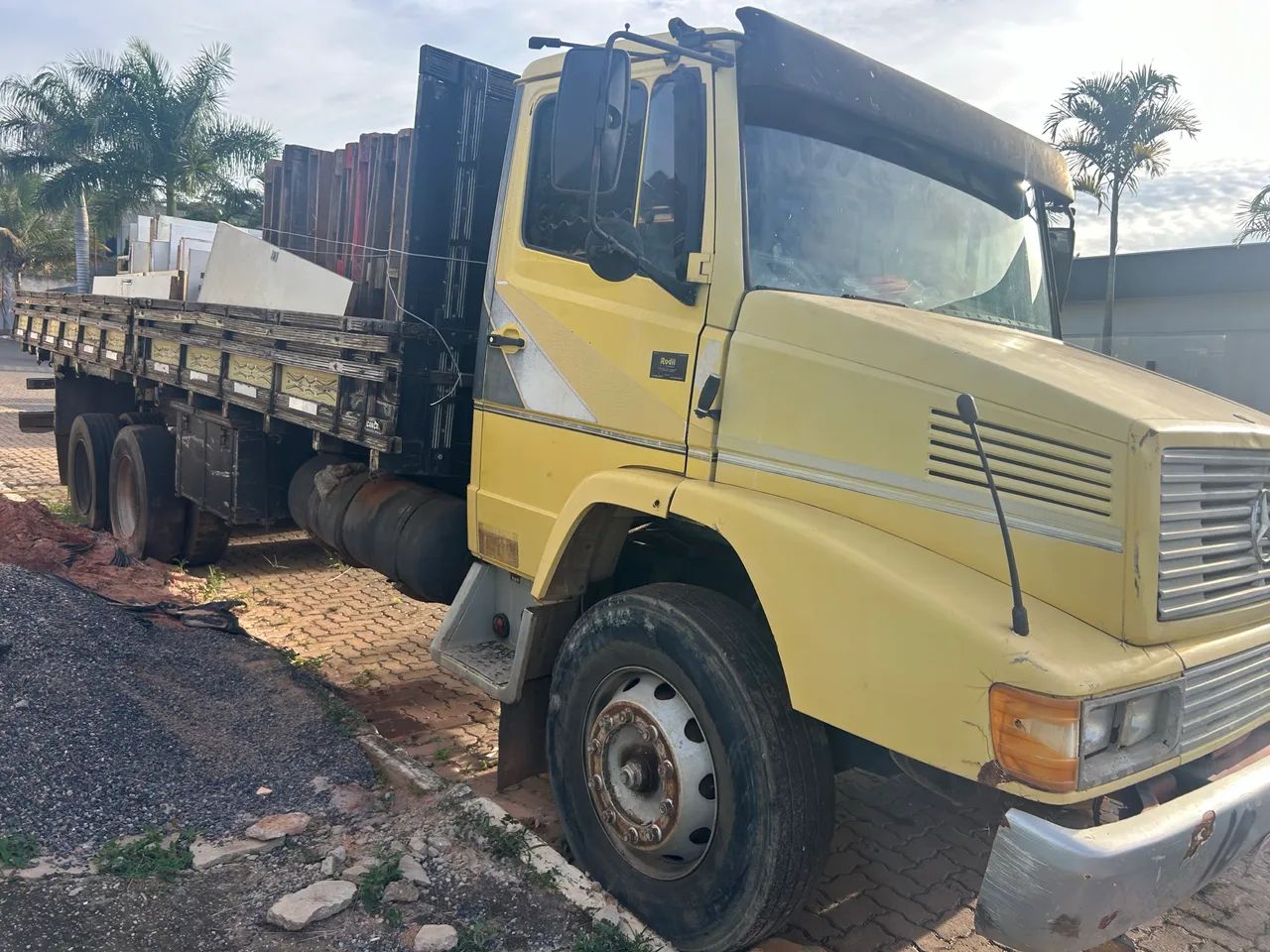 Caminhao Mercedes 1620. Ele e 1214 mas todo 1620 - Foto 3