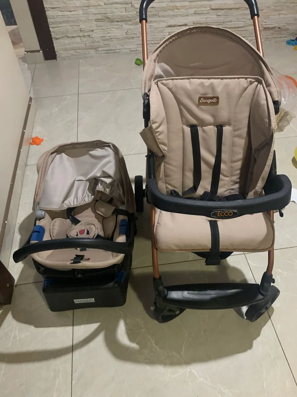 Carrinho de bebê + bebê conforto 