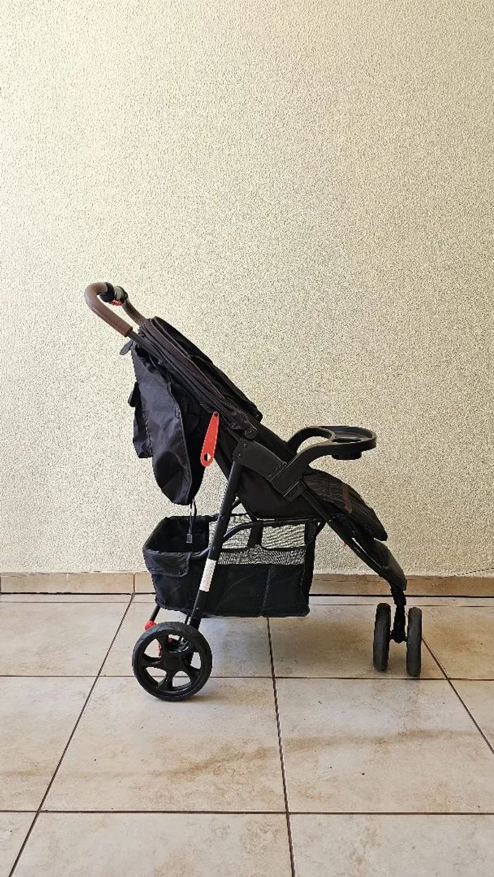 VENDE-SE CARRINHO DE BEBÊ PRATICAMENTE NOVO  - Foto 3