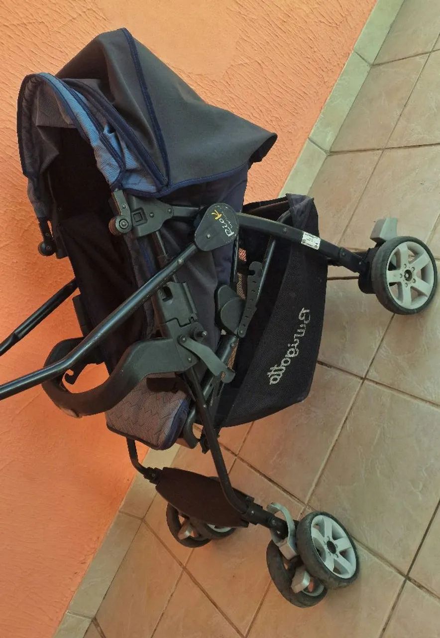 Carrinho de bebê burigotto azul marinho - Foto 5