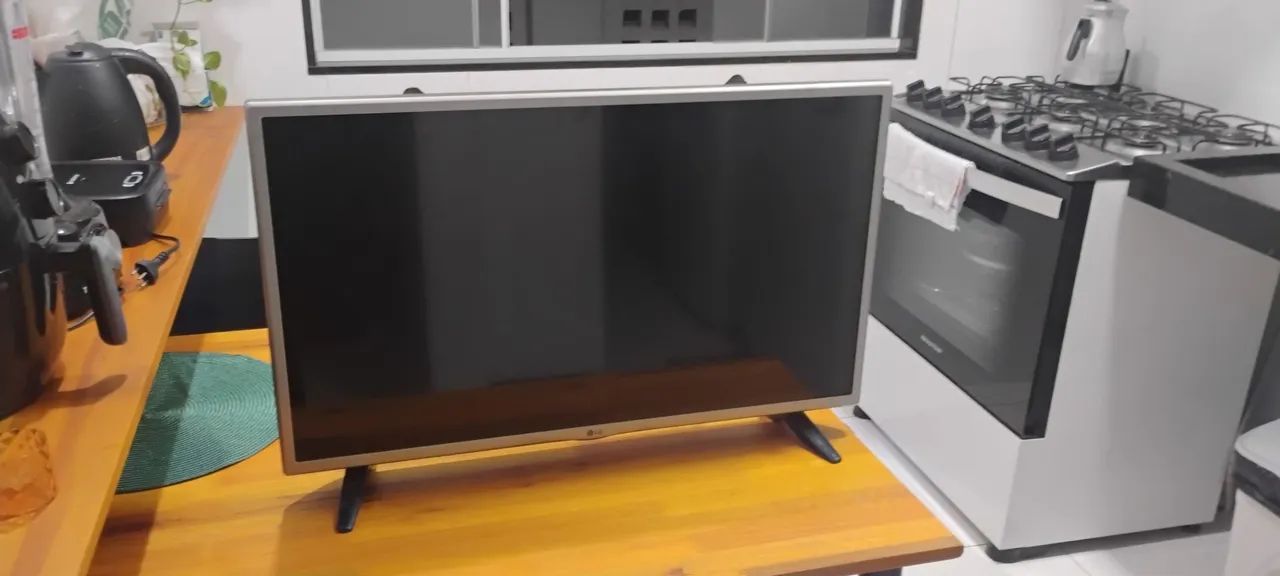 Smart TV LG 32" com suporte - Foto 4
