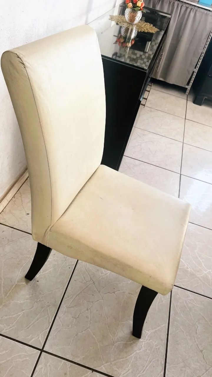 Vendo mesa de jantar com 8 cadeiras e buffet - Foto 4