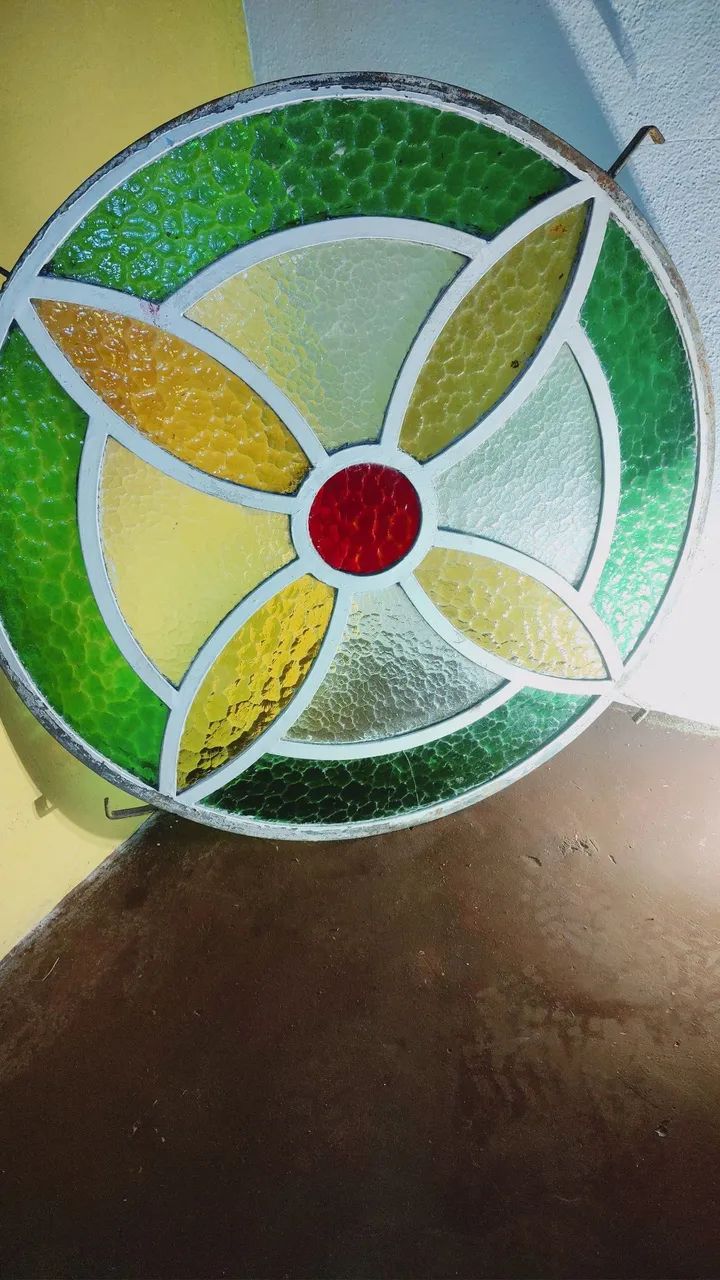 Vitral redondo com tema de flor  - Foto 2