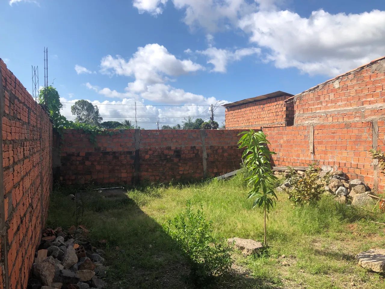 Terreno e casa funcional 