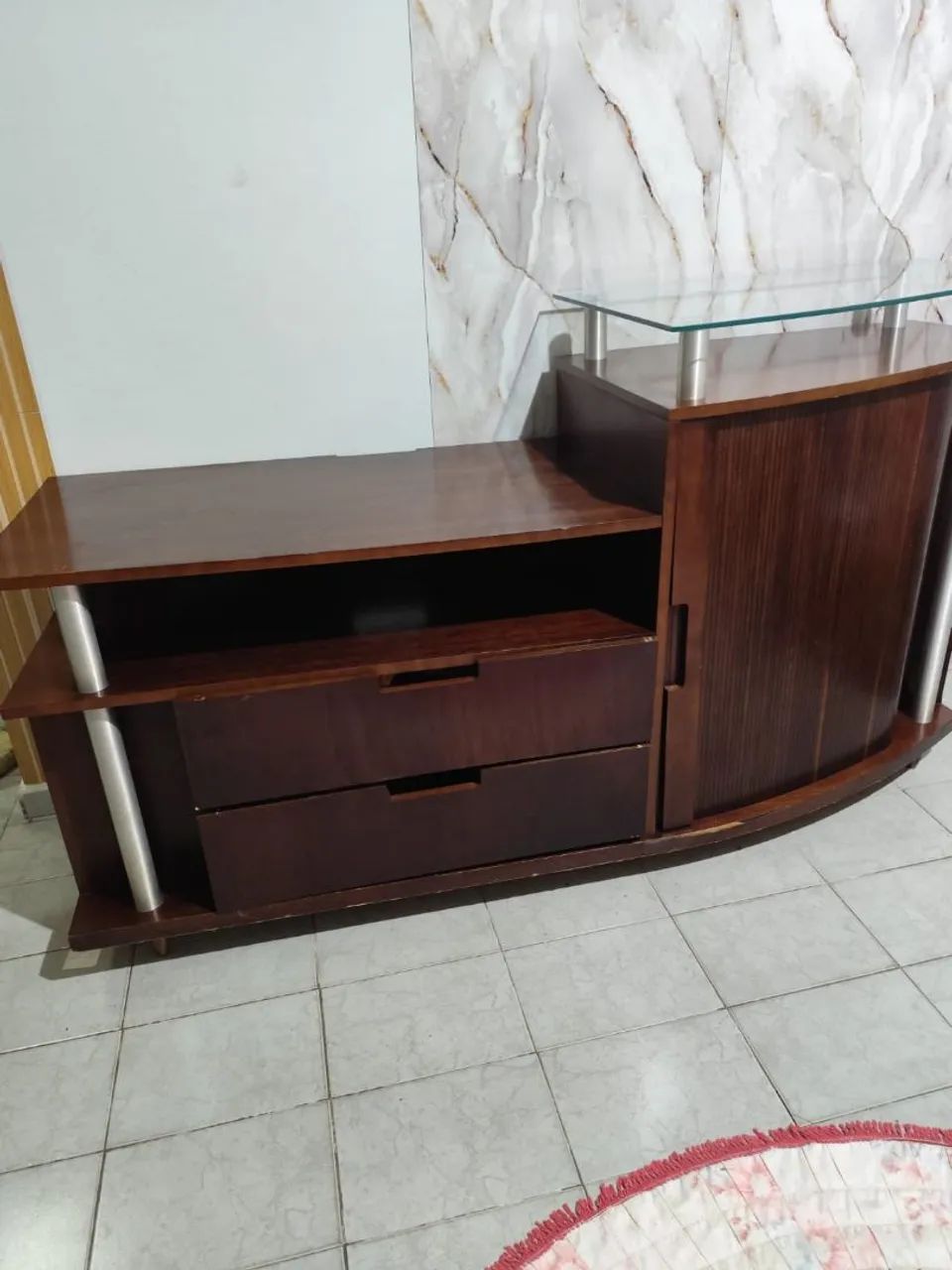 Vende se um rack de madeira para sala. - Foto 2