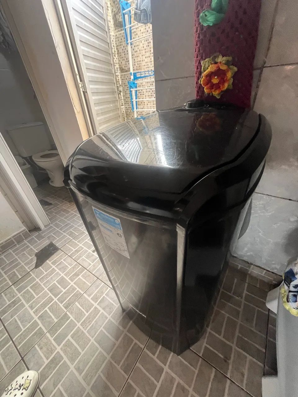 Máquina de lavar preta - Foto 5