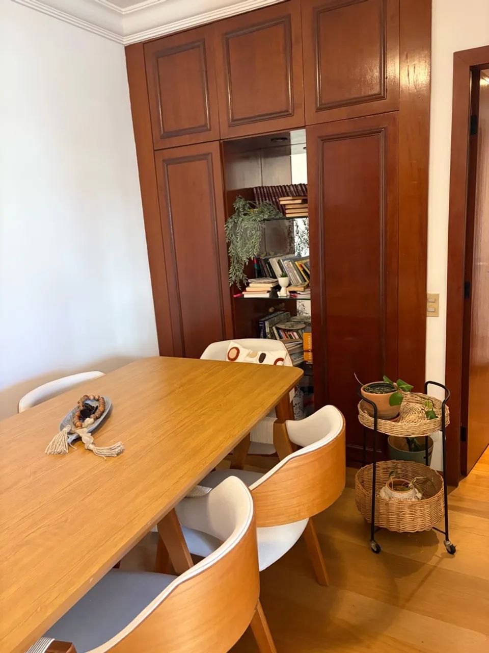 Mesa retangular madeira - ótimo preço e comprada recentemente - Foto 4