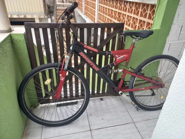 Bicicleta Aro 26 Houston Stinger com 21 Marchas e Dupla Suspensão
