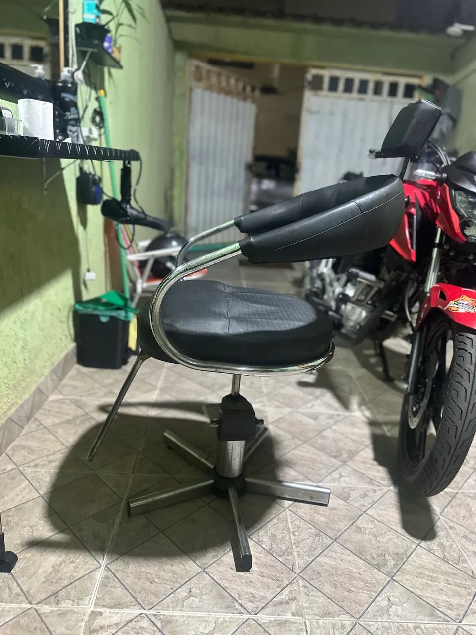 VENDO CADEIRA DE BARBEARIA  - Foto 3