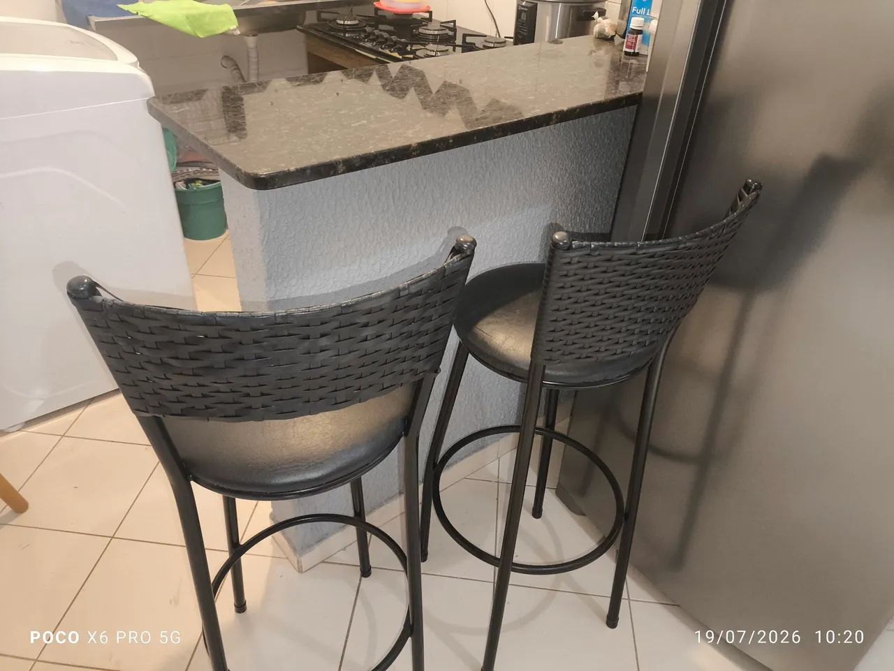 Vende-se duas cadeiras para bancada  - Foto 2