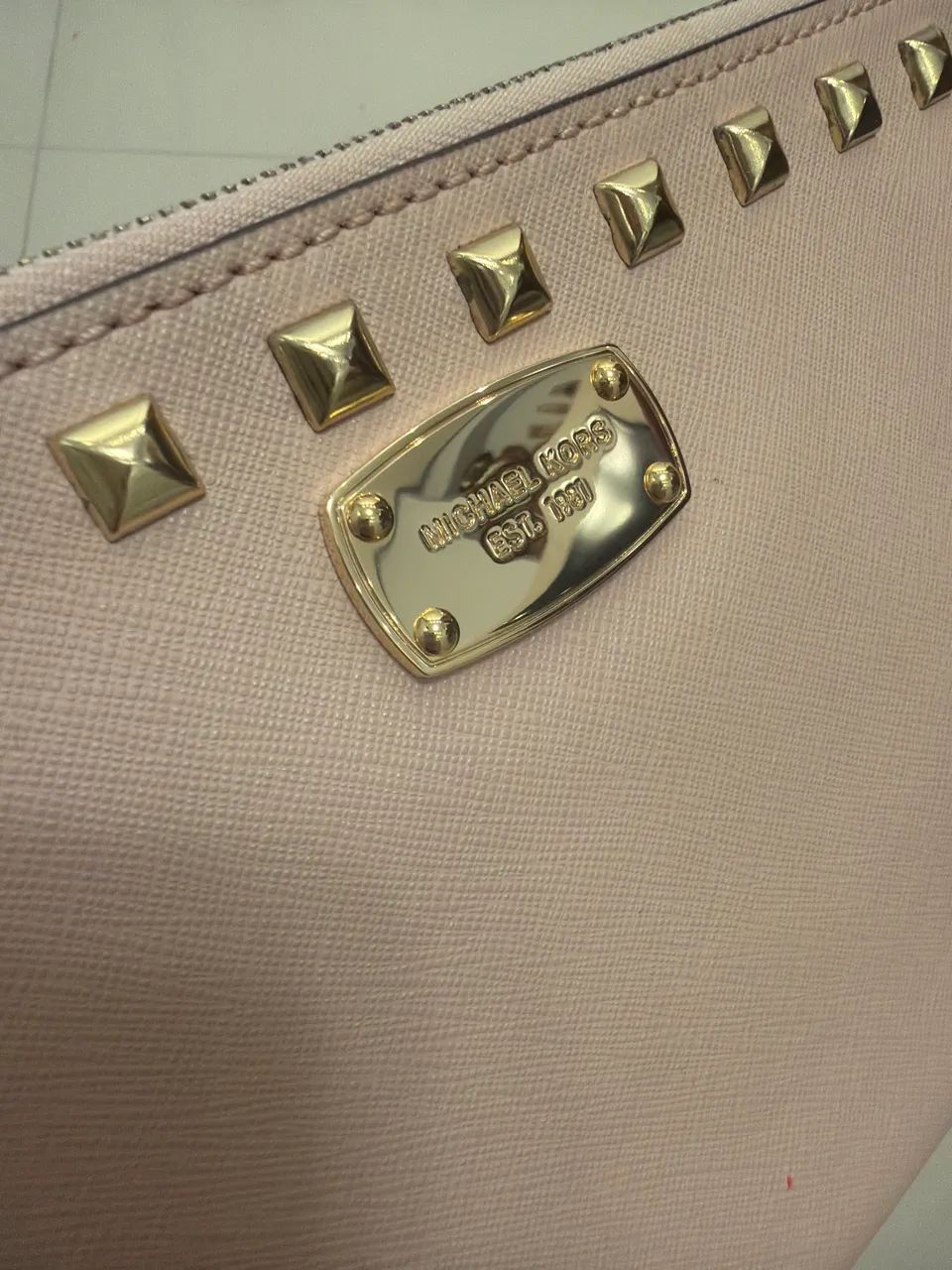 Bolsa Carteira Michael Kors Original Rosa com Spikes - Nova - Foto 2