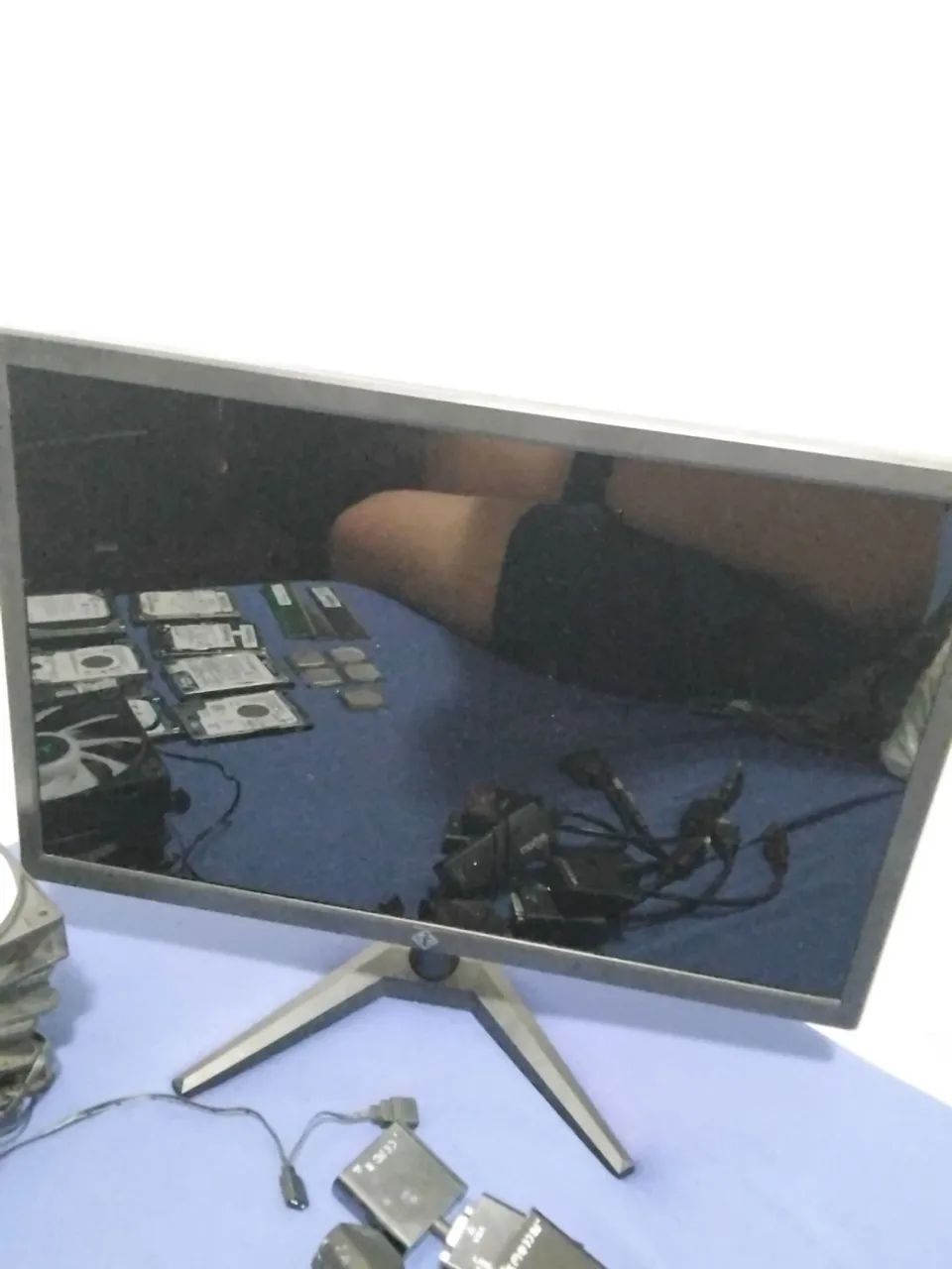 Monitor semi novo 19° Polegadas 