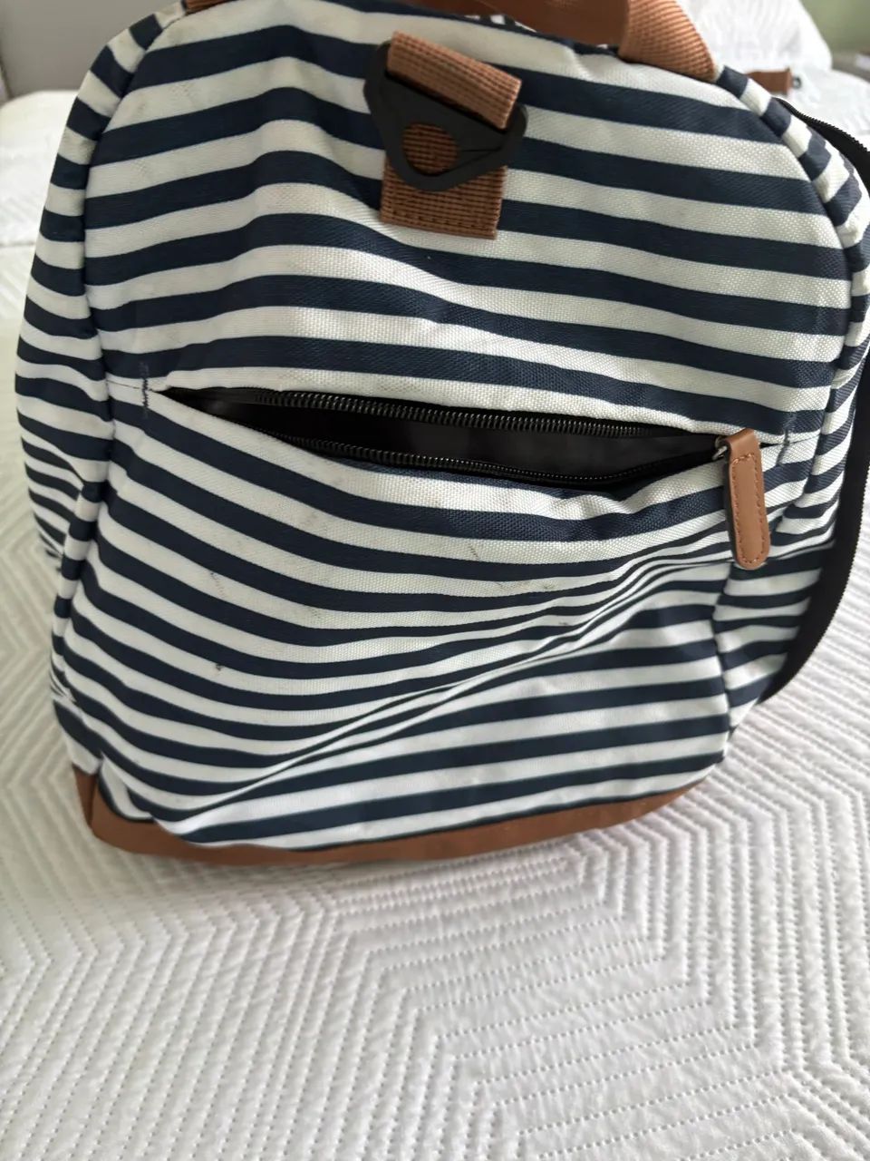 Bolsa para viagem semi nova, super resistente e linda