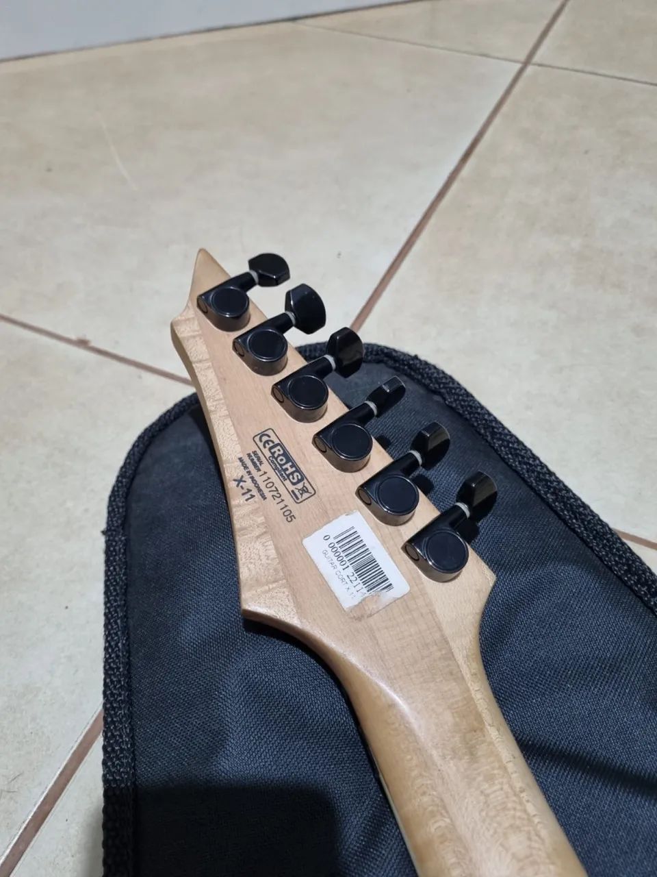 Guitarra Cort X-11 Floyd Rose + Capa acolchoada - Foto 5