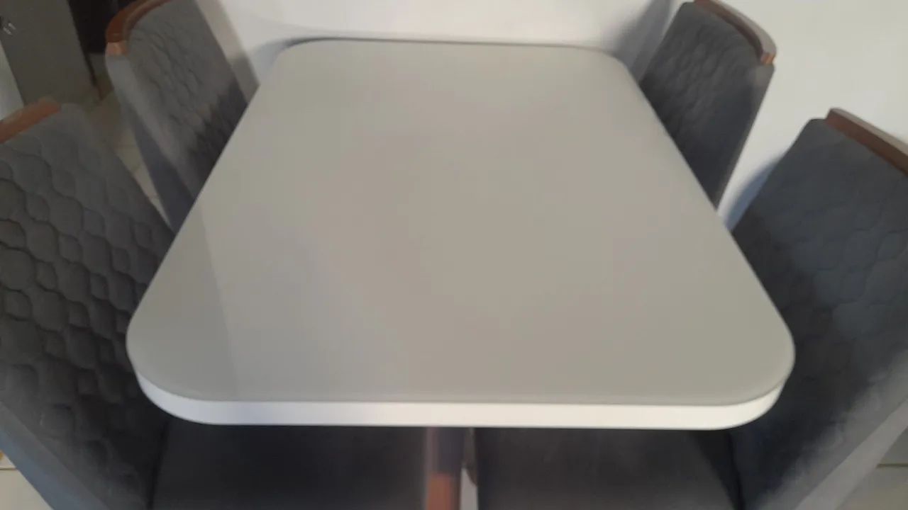 Mesa semi-nova com 4 cadeiras  - Foto 3