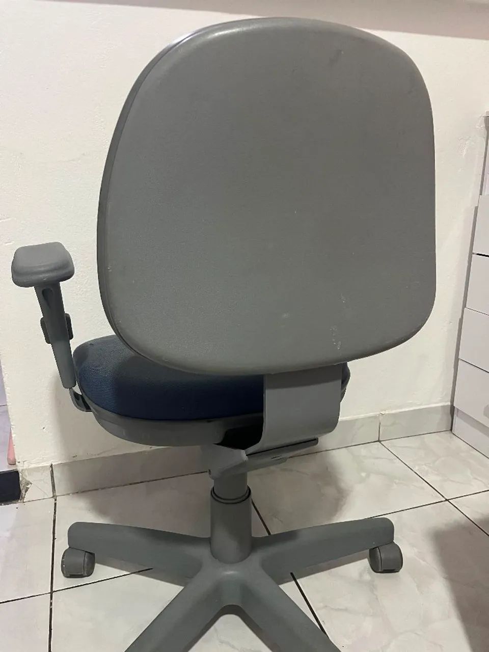 Cadeira de escritório (modelo diretor)  - Foto 2