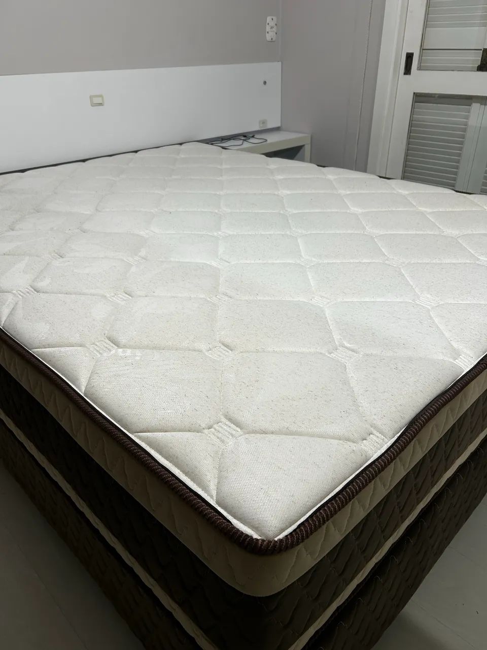 Vende-se cama Queen 