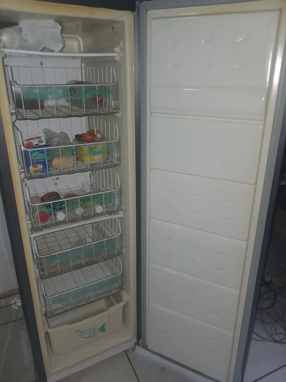 Freezer vertical semi novo - Foto 4
